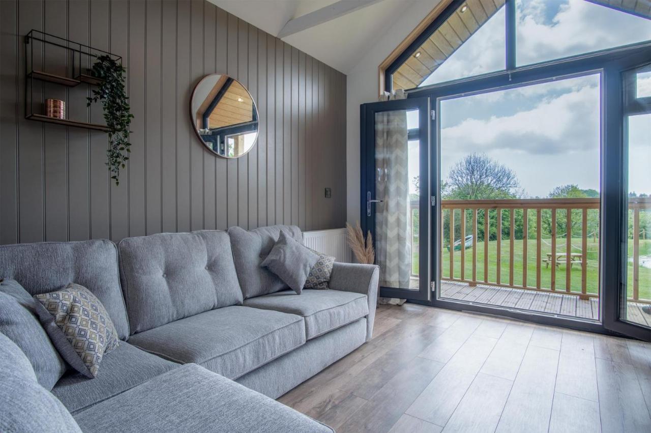 Cabin In The Woods - 1 Bedroom Lodge - Kilgetty Stepaside  Luaran gambar