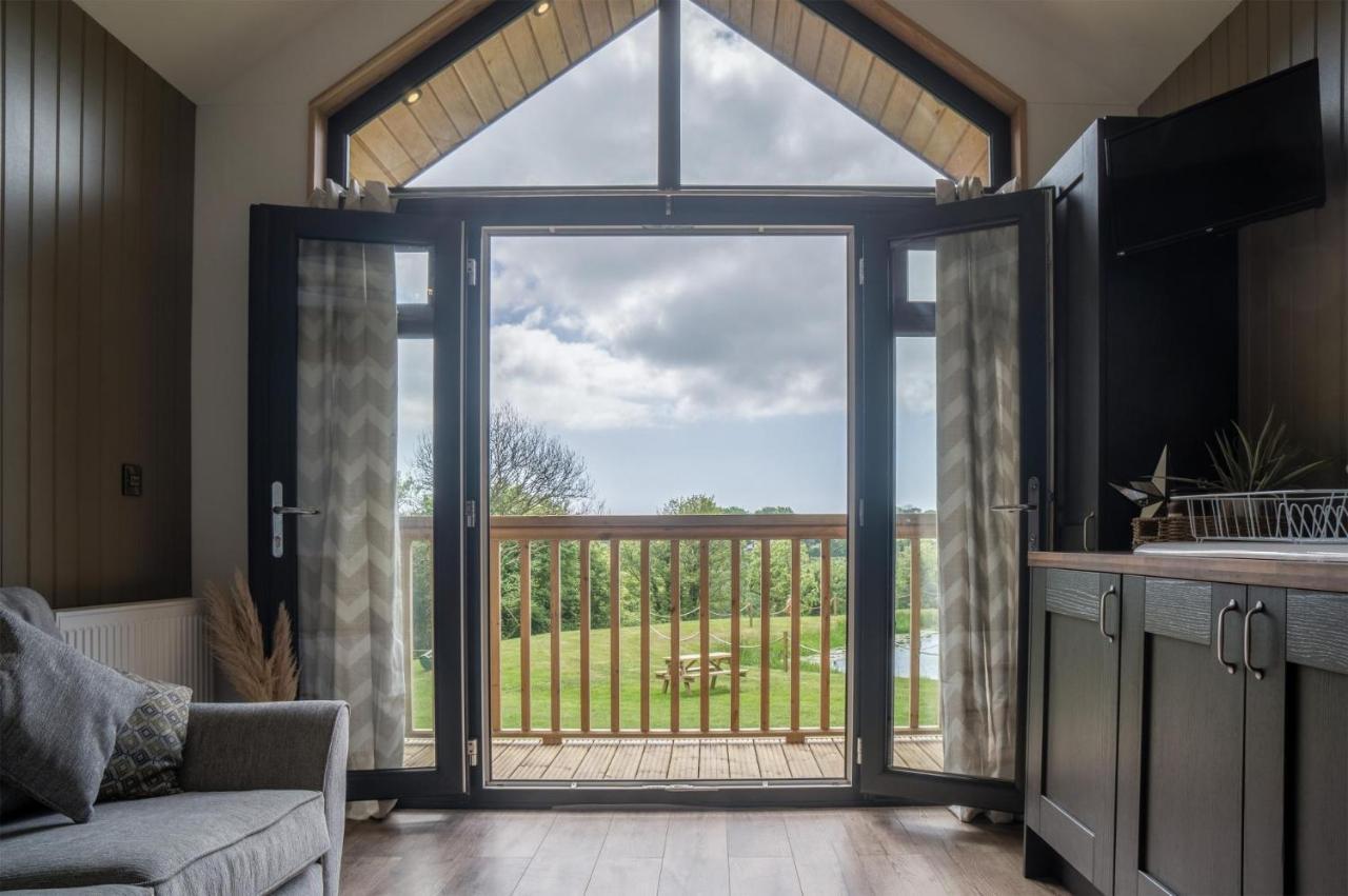 Cabin In The Woods - 1 Bedroom Lodge - Kilgetty Stepaside  Luaran gambar